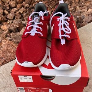 —-SOLD—Nike RosheRun Red
